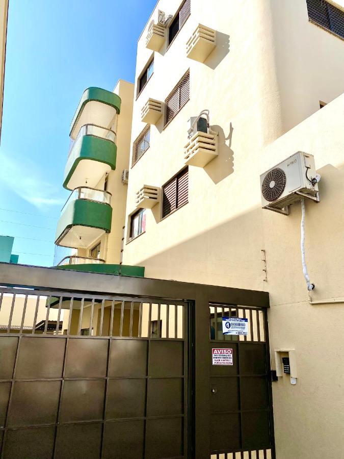 Apto No Centro Perto Do Shopping Com 2 Quartos De Casal Arcond Wifi Fibra Homeoffice E Garagem Em Dourados Exterior foto